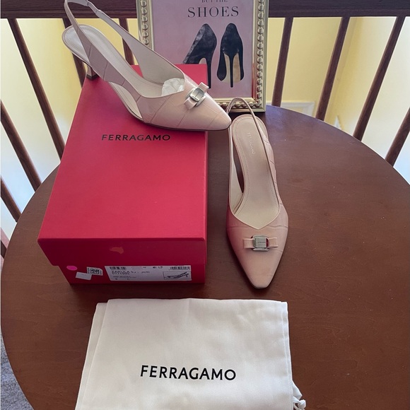 Ferragamo size 8 light pink 3 inch heel - Picture 2 of 3